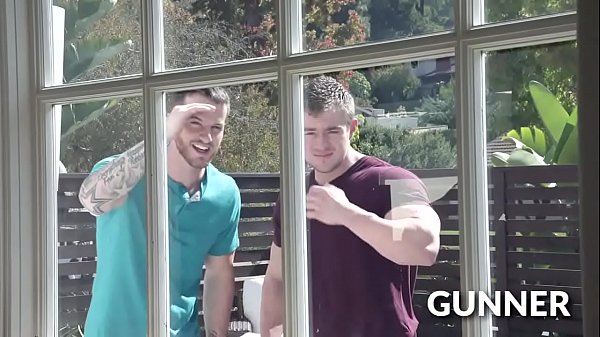 Peeping College initiieren BB 4Way mit Freunden, die sie beim Ficken erwischt haben! 