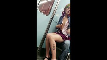 ARRIMONES EN MÉ_XICO (Mamando verga en el metro)
