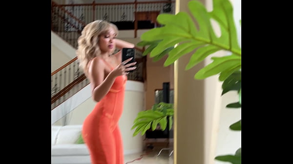 Play MP4 - Asian And Latin Mixed Race Babe Luna Luxe Looking Fresh