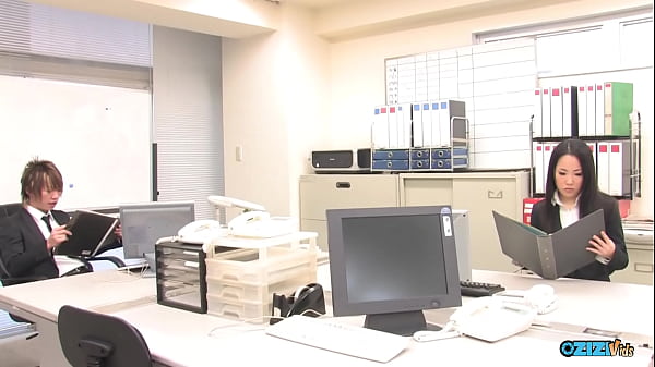 Nonton Her Days At The Workplace Are Characterized By Sexual Encounters, And Her Vagina Is With Semen thumbnail