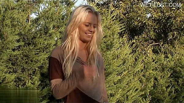 Nonton Hot Ex Girlfriend Titty Cumshot thumbnail