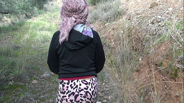 Play MP4 - A Turkish stepmother is NOT SCARED to show her hairy pussy to her 18 year old stepson