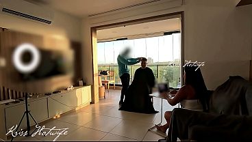 MAIOR CORNO DO BRASIL Chamei um barbeiro para fazer meu cabelo em casa e a Puta da minha esposa recebeu ele so de calcinha socada na buceta e top transparente