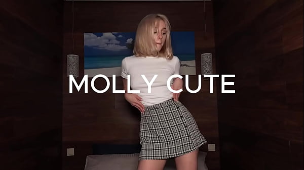 Nonton Cute Blonde Wants A Wet Cock In Her Pussy So Much That She Rinses It Well With Her Mouth thumbnail