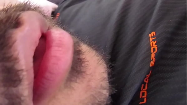 Dando Para O Caminhoneiro Que Conheceu No Estacionamento. thumbnail