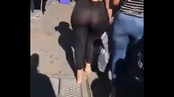 Play MP4 - Venezolana en la calle