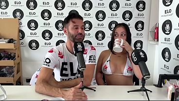La hermosa modelo argentina, se traga toda la cremita! 