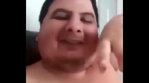 Peituda tocando siririca sem parar 