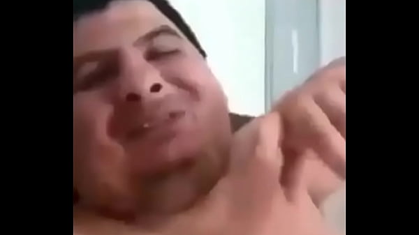 Peituda tocando siririca sem parar 
