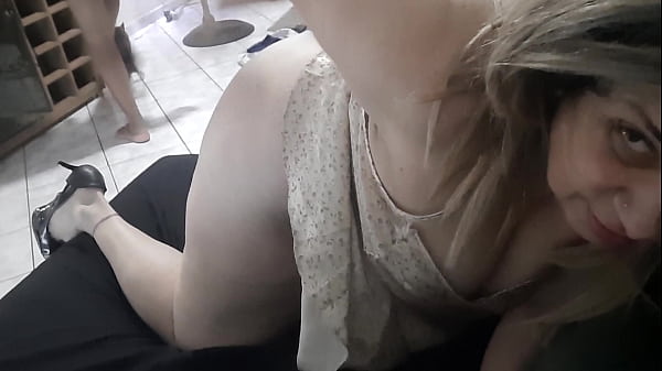 Vivi guedez o amigo chegou devagar e passando a m&atilde;o na coroa rabuda