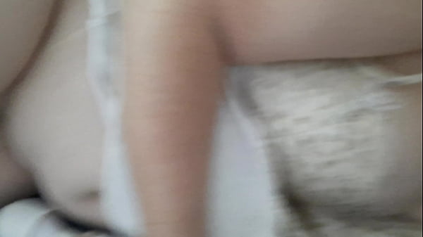 Vivi GUedez O amigo chegoudevagare passando a mão na coroa rabuda