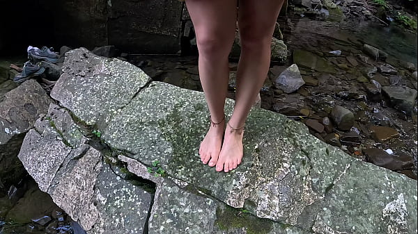 Nonton Perfect Ass Undresses And Gets Aroused In Public! - Amateur thumbnail