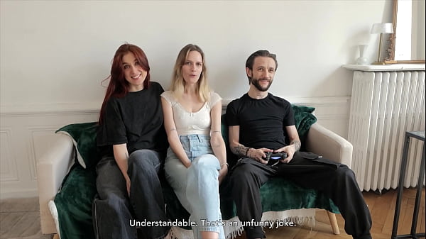 Play MP4 - Amateur threesome - Deux d&eacute;esses Fran&ccedil;aises se partagent un mec chanceux&period; &lpar;English Sub&rpar;