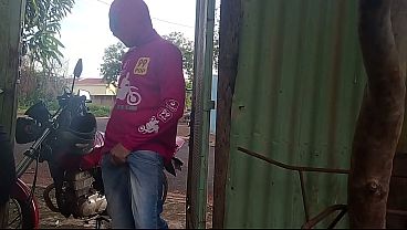 Madrasta Gostosa Bund&atilde;o &eacute; Fodida Pelo Motoboy Bem Dotado Pelas Costas Do Marido Tarado thumbnail