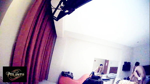 &iexcl;Alguien nos est&aacute; mirando! Grabamos esto en un hotel! PARTE 4 