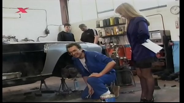 Play MP4 - Vida Garman helps a young man with his first time