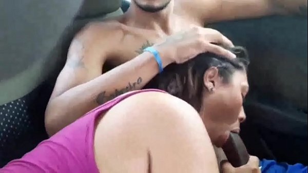 Play MP4 - Fazendo a namorada gozar no pau Dentro do Uber