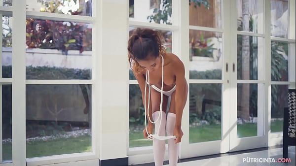 Putri Cinta in Rock n Roll Queen_Film