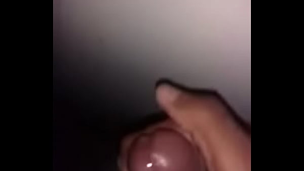 Novinho gostoso gozando