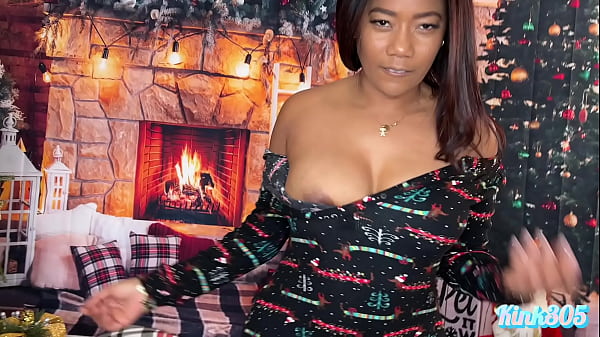 Milf Ebony Latina Shakes Her Butt And Plays With Her Tits thumbnail