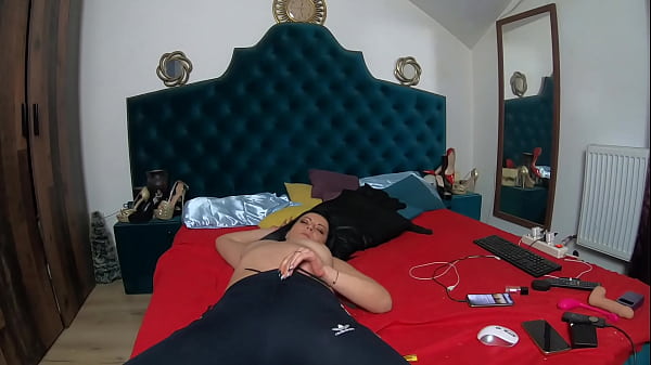 Lazy Morning Masturbation &ndash; Topless In Sweatpants & So Wet ️ 233 thumbnail