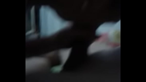 Alezzandra chupando e engolindo porra 