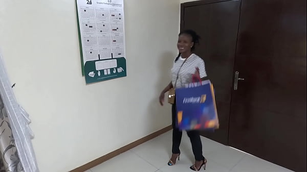 Play MP4 - Underwear try out leads to Louis eating Flowers pussy