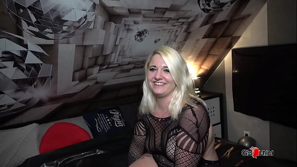 Sexy Chubby Blonde In Her 1st Home Creampie Gangbang thumbnail