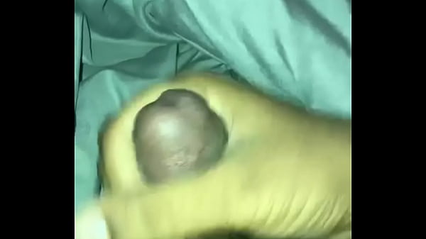 Play MP4 - Big ebony guy masterbates