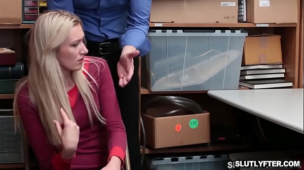 Nonton Hottie Sierra Takes One For The Team thumbnail