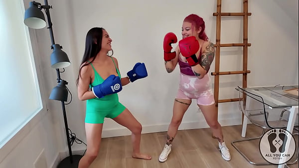 4K FEMALE BOXING FIGHTER TITS BOUNCING EACH OTHER 