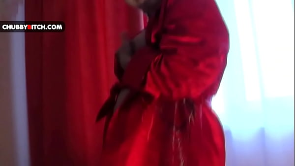 Chubby babe getting loud orgasm