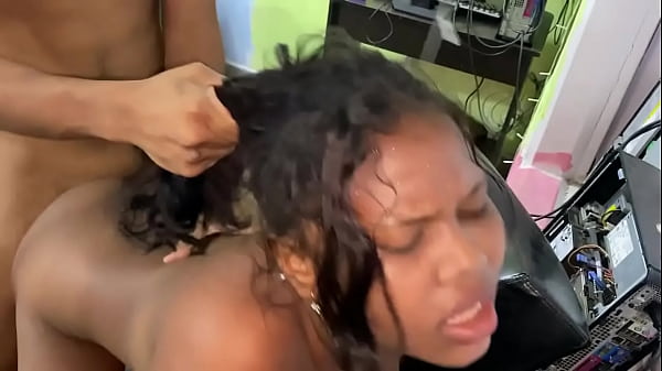 Play MP4 - me follo a la novia de mi amigo a ver que esta sola en la lasa de la casa