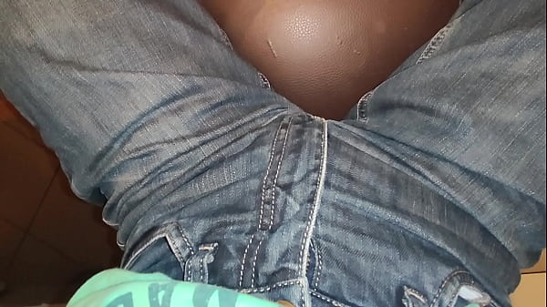 GASTE85 Peeing in kitchen