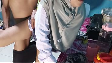 Play MP4 - Ngentot adik ipar di dapur&comma; ketika mau berangkat sekolah