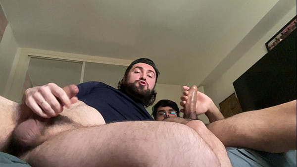 Play MP4 - sucking dick and jerking together