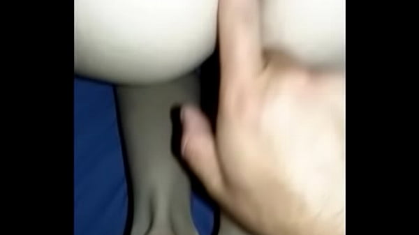 Milf pussy masturbates with feet 