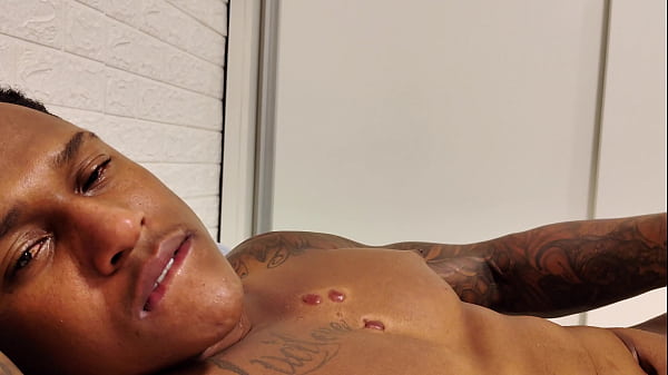 Jhon rick destruiu minha buceta apertada com seu p&ecirc;nis bbc com 26 polegadas creampie sem camisinha 