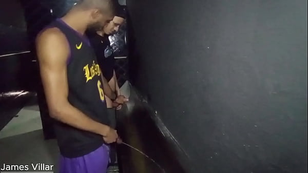 Jamesvillarxxx - Mamando Os Putos No Banheiro thumbnail