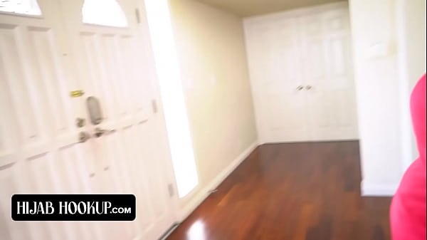 Play MP4 - Arab Slut Chloe Amour Takes Landlord's Cock To Pay Her Rent