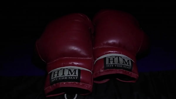 Nonton Bowtie Bitch Battle thumbnail