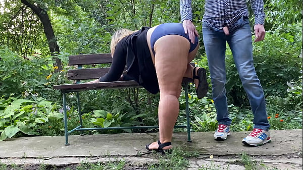 Play MP4 - MILF loves taking on her huge ass