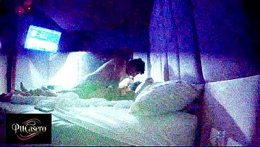 Nos interrumpieron escucha a la cuartelera del hotel al final 