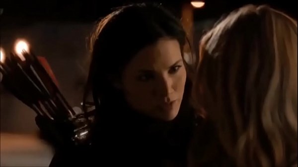 Nonton All Sara Lance Kissing Scene thumbnail