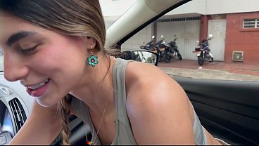 La mejor amiga de mi NOVIA. Es demasiado caliente y me la termino COGIENDO EN EL CARRO