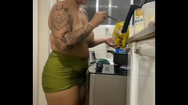 Alimentando bem o marido pra depois ele comer a sobremesa eu 