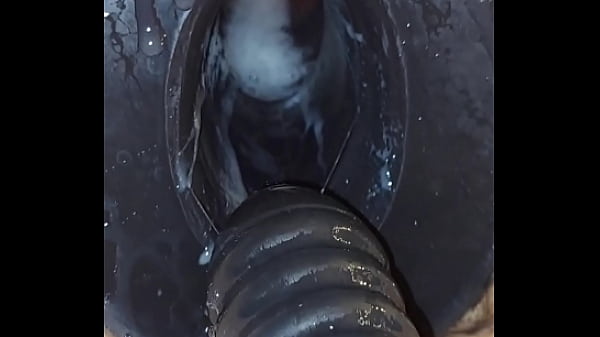 Ребристый шланг в раскрытом анусе thumbnail