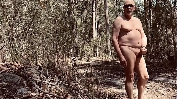 Play MP4 - Nude Walk October 19