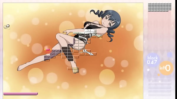 Makishima_Saori Strip Arkanoid gameplay