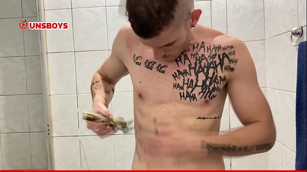 Play MP4 - Carmona e flagrado em momentos &iacute;ntimos no banho - V&iacute;deo Completo em sheer&period;com&sol;unsboys